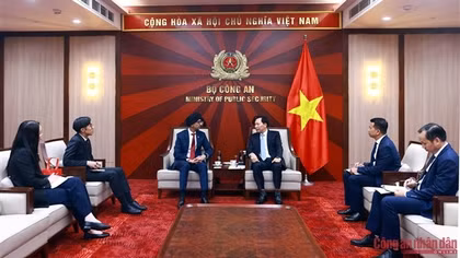 Vietnam and Singapore boost cooperation in security and digital transformation