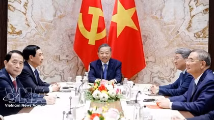 Top Vietnamese leader affirms high regard for ties with Switzerland during phone talks