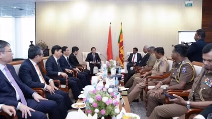 Minister Luong Tam Quang holds talks with Sri Lankan Minister of Public Security and Parliamentary Affairs