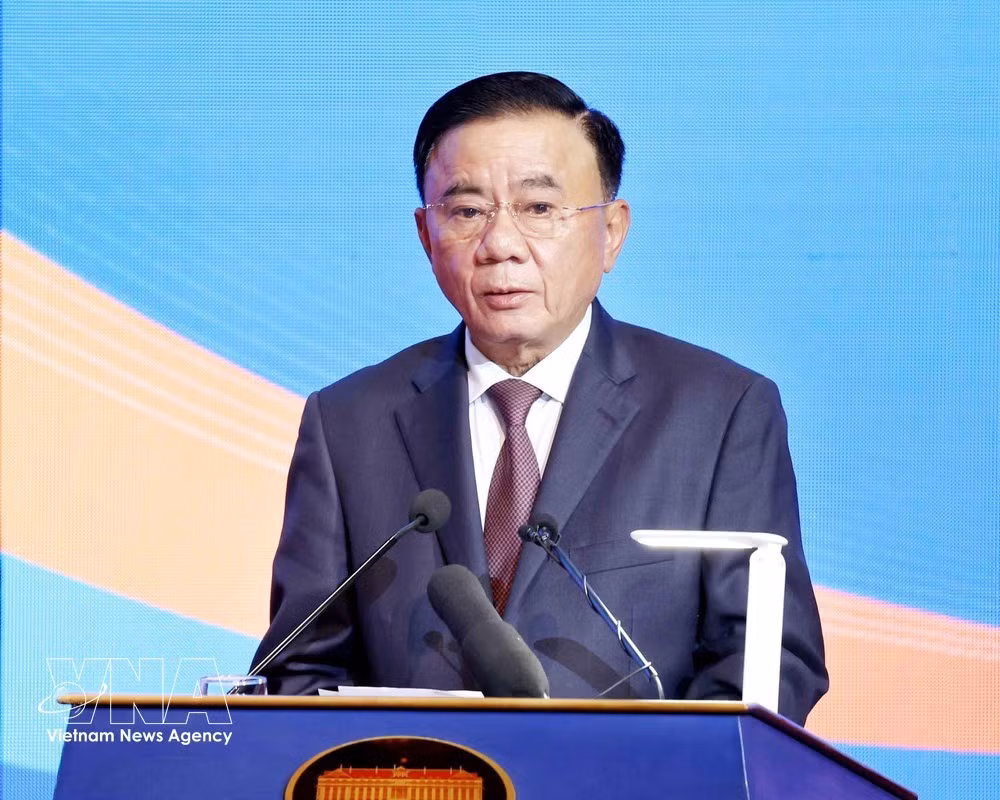 Politburo member and Permanent member of the Party Central Committee’s Secretariat Tran Cam Tu speaks at the plenary session on Party and people-to-people diplomacy on August 5, part of the 33rd Diplomatic Conference. (Photo: VNA)