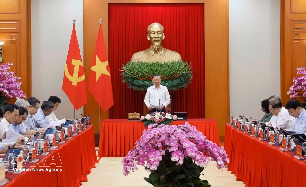 Party General Secretary and State President To Lam chairs the first meeting of the Central Steering Committee for reviewing practice and considering the amendment and supplementation of the Party Statutes on August 5. (Photo: VNA)