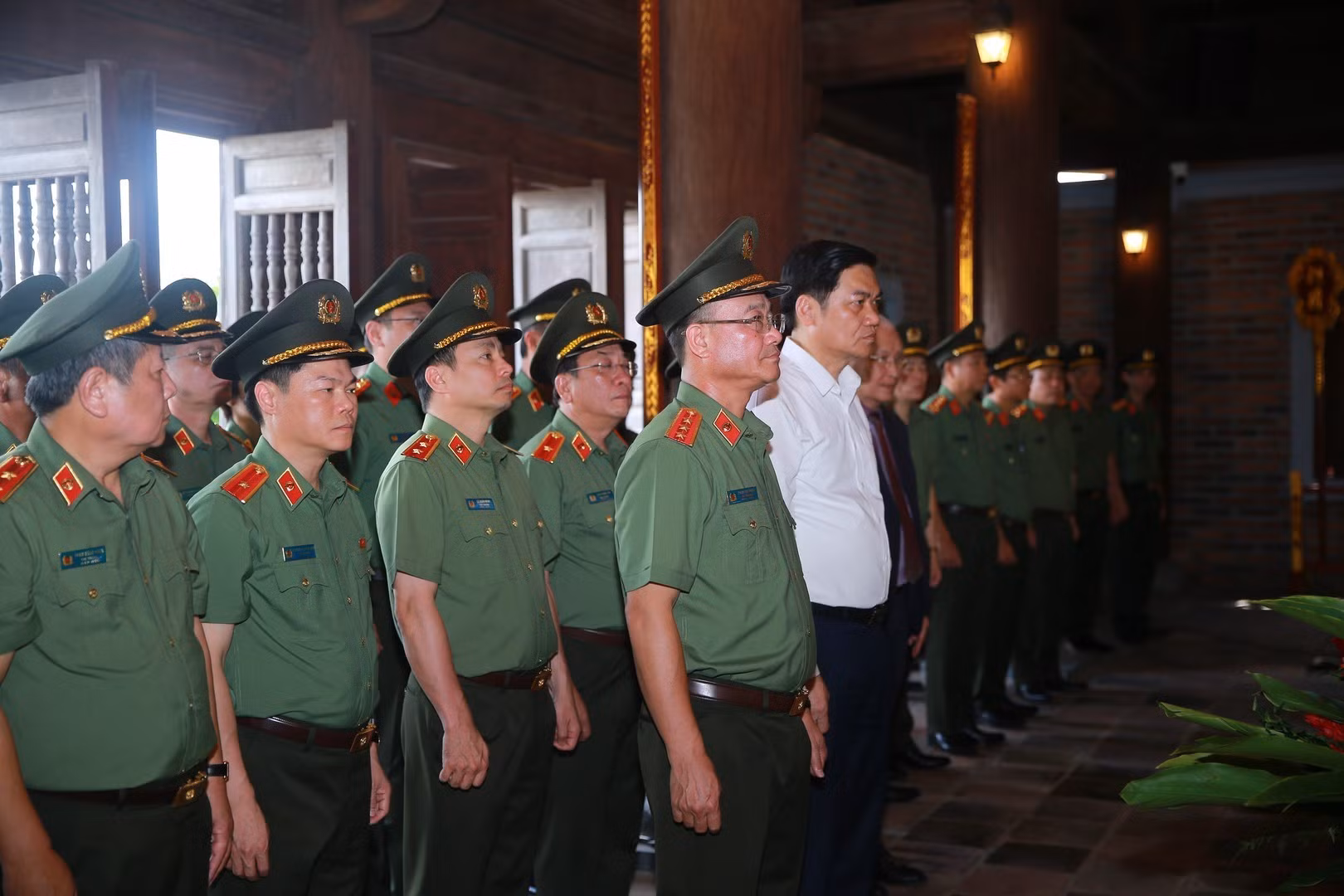 Delegates visit Chung Son Temple.