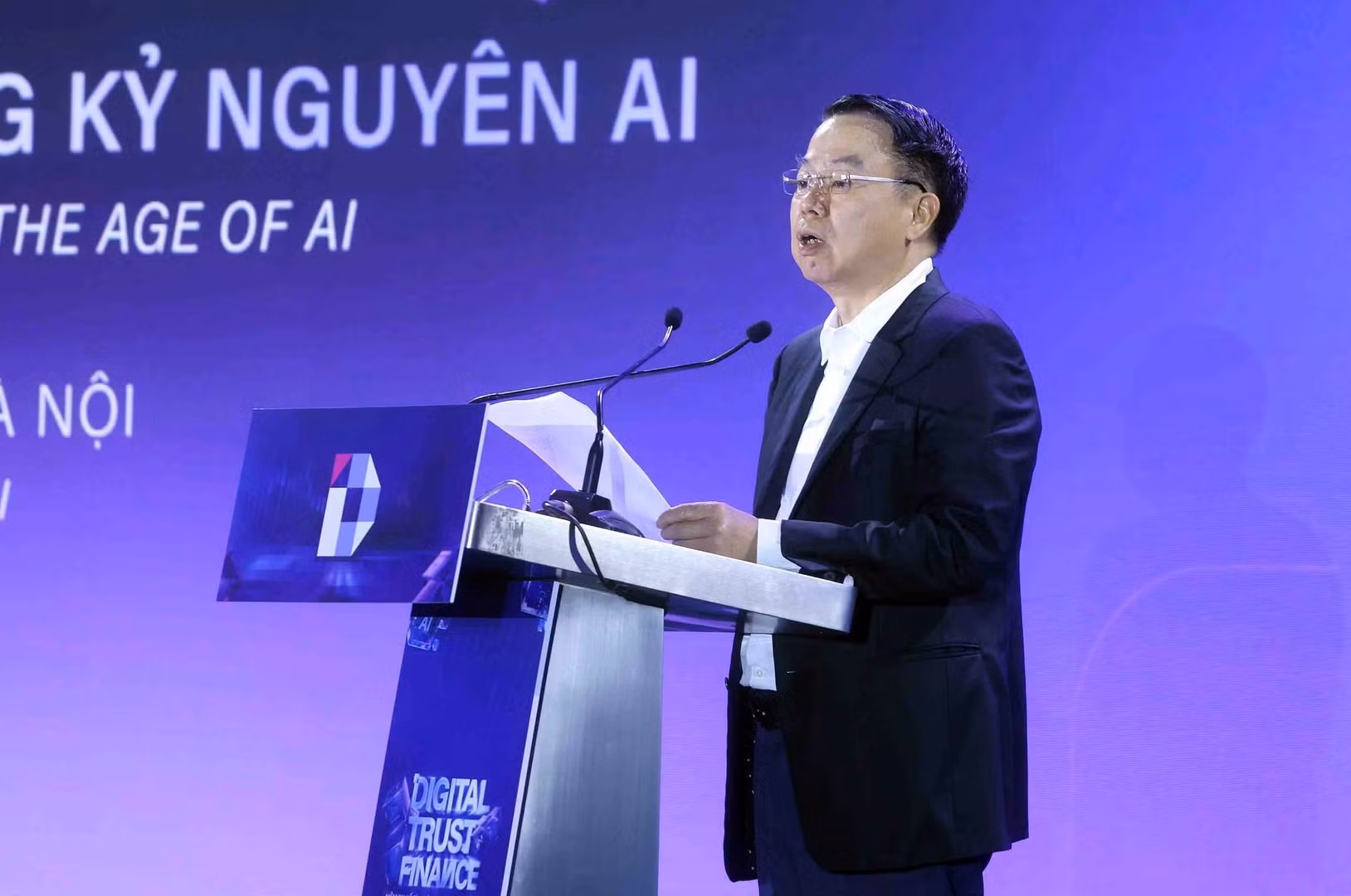 Deputy Minister of Finance Nguyen Duc Chi speaks at the event.