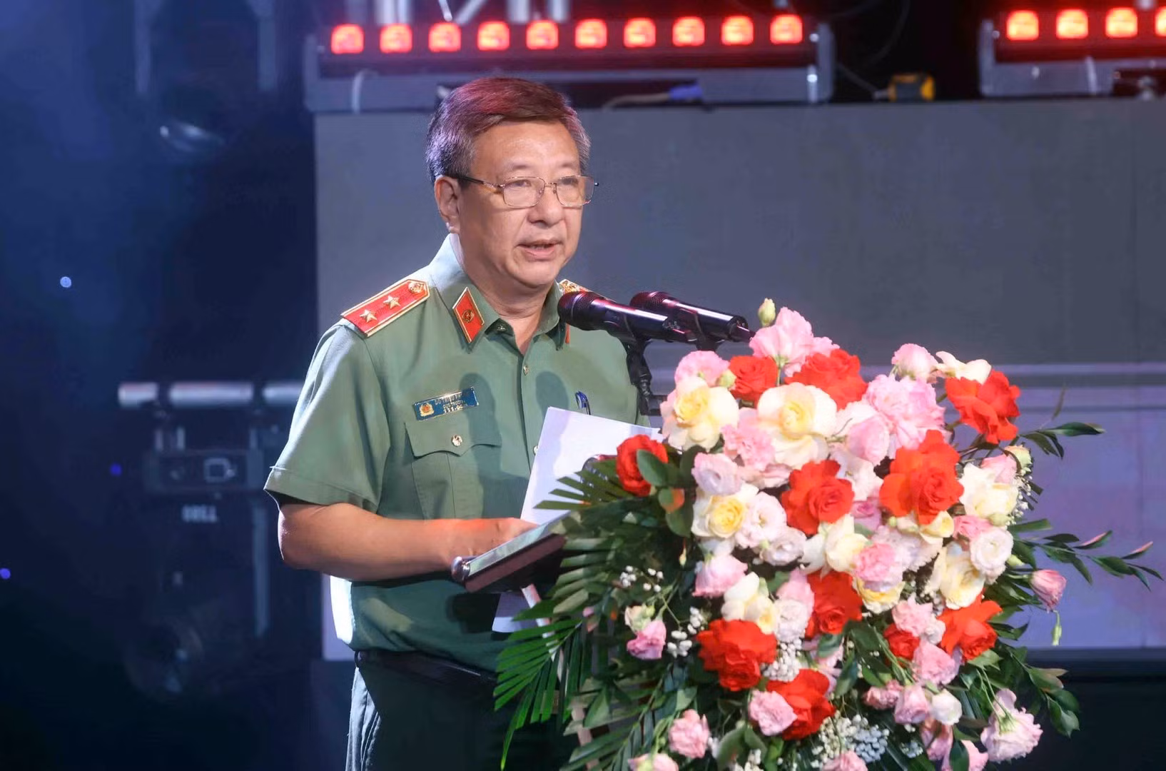 Lieutenant General Do Trieu Phong speaks at the event.