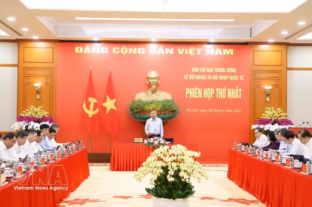 Party General Secretary and State President To Lam chairs the inaugural meeting of the Central Steering Committee for Foreign Affairs and International Integration, on June 30. (Photo: VNA)