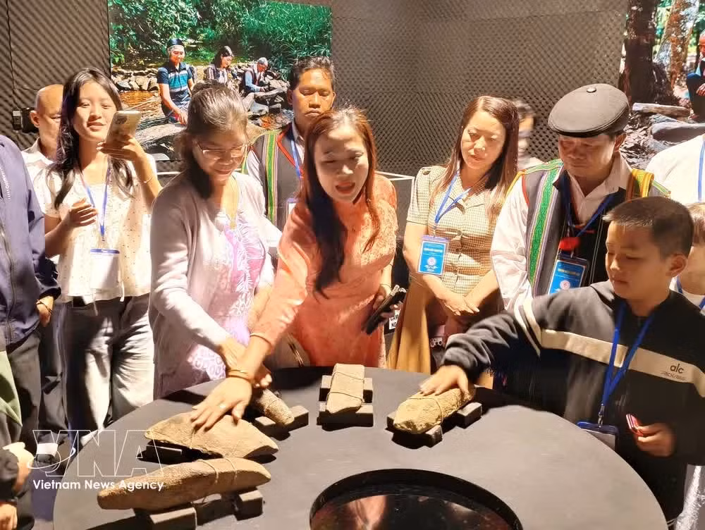Interactive sensor-based installations allow visitors to recreate the instrument's sounds with a simple touch (Photo: VNA)