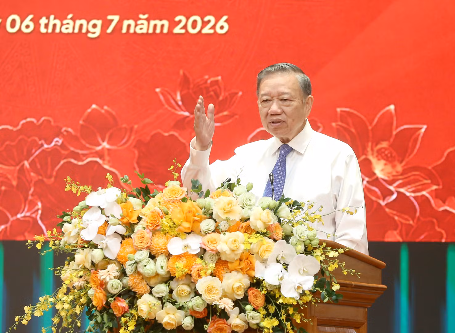 General Secretary and State President To Lam addresses the session.