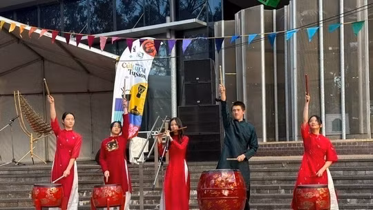 Vietnamese in Australia keep heritage alive