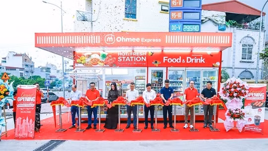 Petrolimex, Ohmee Vietnam launch convenience store model at Hanoi's petrol stations