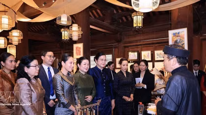 Spouses of Vietnamese, Lao, Cambodian, Thai PMs tour Hanoi's Temple of Literature