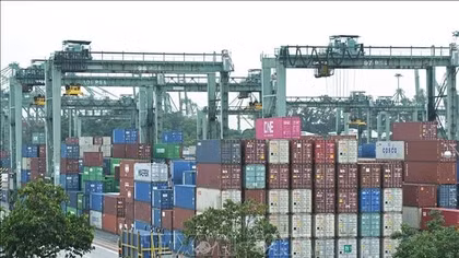 A view of a container port in Singapore. (File photo: Xinhua/VNA)