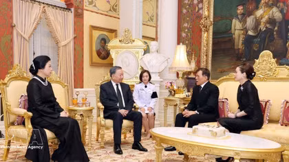Top Vietnamese leader and his spouse meet with Thai King and Queen