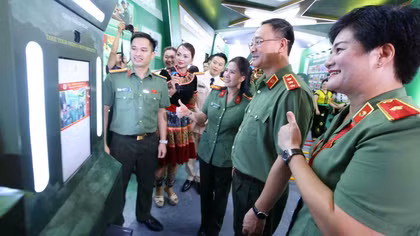 Milestones in safeguarding domestic security vividly recreated at "Peaceful Fatherland" exhibition