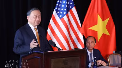 Top leader meets Vietnamese experts and intellectuals in US