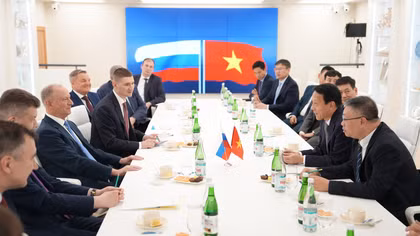 Minister Luong Tam Quang holds talks with Russian Presidential Assistant and Chairman of Maritime Board