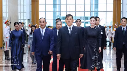 Thai King, Queen arrive in Hanoi for State visit to Vietnam