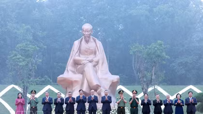 Top leader attends ceremony marking 72 years since President Ho Chi Minh's visit to Hung Kings Temple