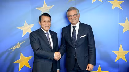 Minister Luong Tam Quang meets European Commissioner for Internal Affairs and Migration