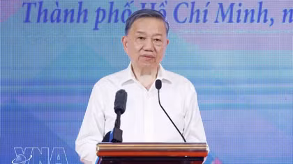 Top leader meets former officials of Central Highlands Steering Committee