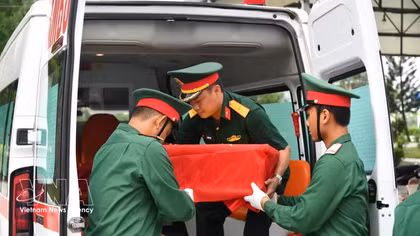 Can Tho airlifts 670 DNA samples of unidentified war martyrs to Hanoi for testing