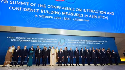 Heads of delegations pose for a group photo at the seventh Summit of the Conference on Interaction and Confidence Building Measures in Asia (CICA) in Baku, Azerbaijan. (Photo: VNA)