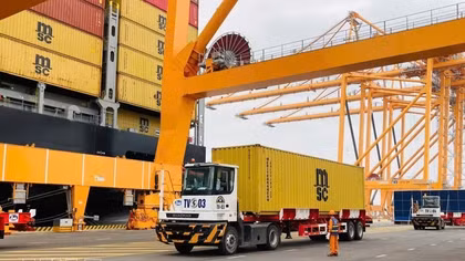 Cargo handling operations at Berths 3 and 4 of the Hai Phong International Gateway Port. (Photo: VNA)