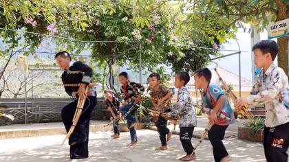 Soul of Mong people's panpipe kept alive in mountainous schools