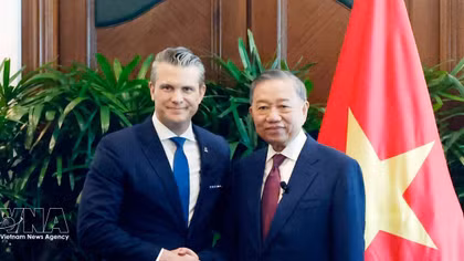 Vietnamese leader receives foreign defence ministers on Shangri-la Dialogue sidelines