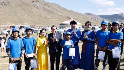 Vietnamese NA President experiences Mongolian traditional culture