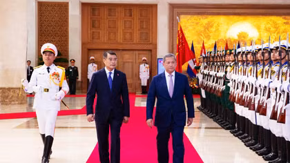 Vietnamese Prime Minister hosts official welcome ceremony for Cambodian counterpart