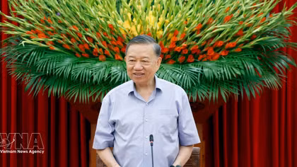 Top leader urges education sector to make fundamental shift in mindset