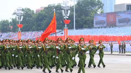 Minister Luong Tam Quang sends congratulatory letter on 64th anniversary of People's Police Force