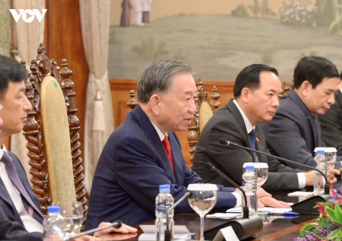 Party General Secretary and State President To Lam speaks at the talks