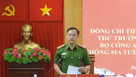Deputy Minister Nguyen Van Long reviews Da Nang City Police Department’s drug prevention and control work