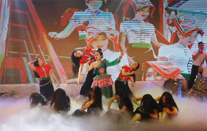 Art performances at the opening ceremony.