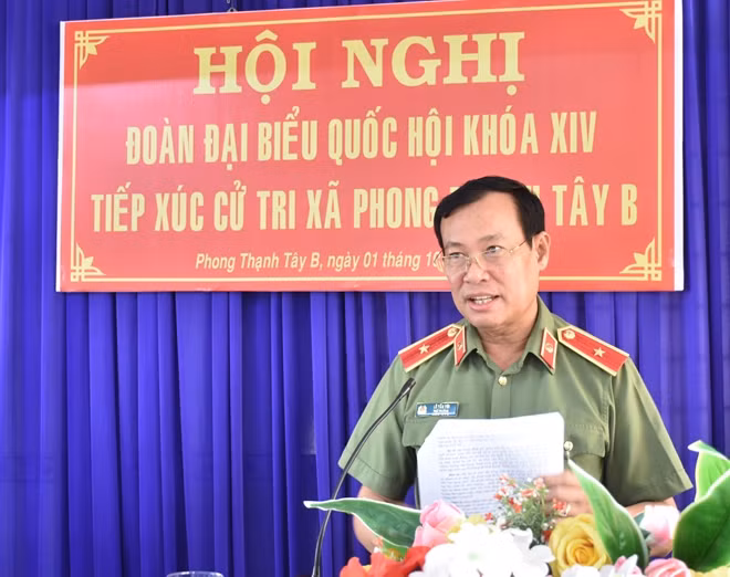 Deputy Minister Le Tan Toi speaking at the meeting.