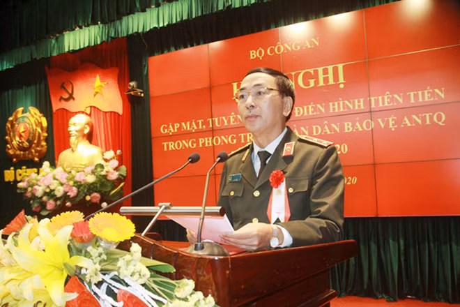 Deputy Minister Tran Quoc To speaking at the meeting.