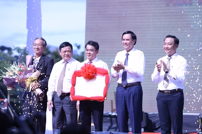 The recognition of Nam O fish sauce making represents the pride of the city. The recognition of Nam O fish sauce making represents the pride of the city.