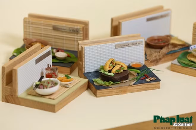 The concept to create tiny versions of traditional Vietnamese dishes was first initiated one year ago by Nguyen Ha An, 28, a bachelor of construction architecture. At that time the native of Nghe An province was the owner of a souvenir shop located in Hanoi.