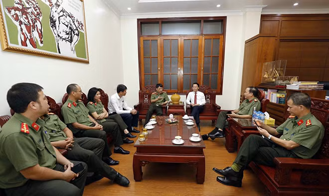 The same day, the PSNews' delegation had a meeting with Head of the Yen Bai Provincial Party Committee Do Duc Duy and Head of the Yen Bai Provincial People Committee Tran Huy Tuan.
