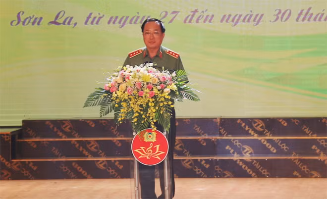 Deputy Minister Nguyen Van Thanh delivering the opening speech.