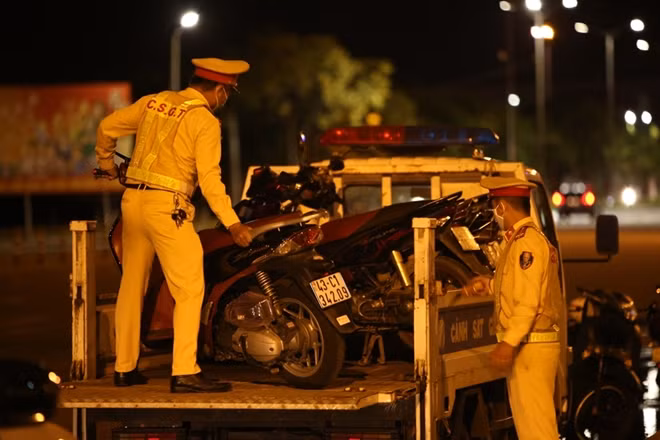 The violations included drink-driving, disobedience of policemen’s orders, illegal motorbike-racing, driving without license. Among 16 violated cases, 7 cases are local youngsters who born after 2000.