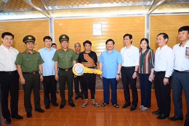 MPS supports housing project for poor locals in Son La province ảnh 1