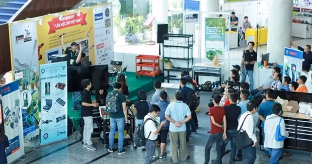 Visitors attend the Vietnam Expo in HCM City (Photo: VNA)