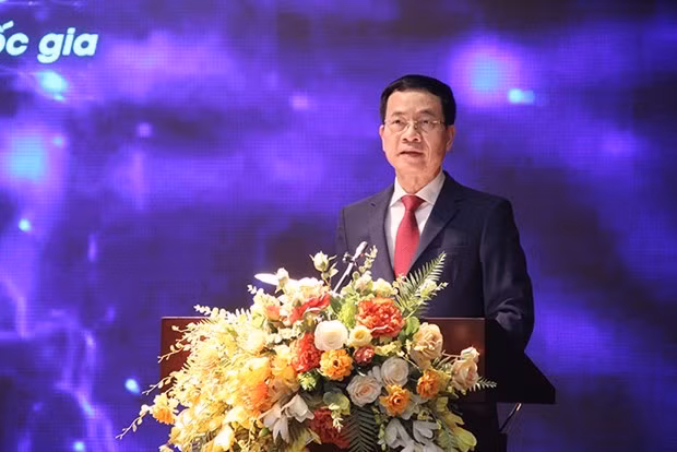 Minister of Information and Communications Nguyen Manh Hung addresses the first Vietnam Open Summit on November 18 (Photo: VNA)
