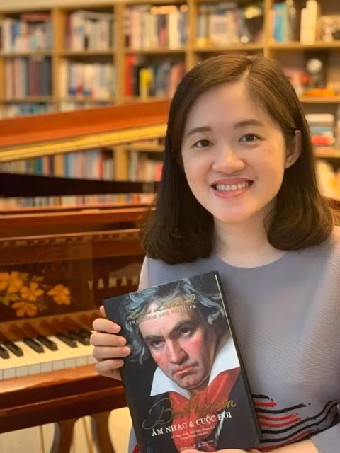 Pianist Trang Trinh is the editor of the Vietnamese version of 'Beethoven: The Music and The Life'. (Source: VNA)