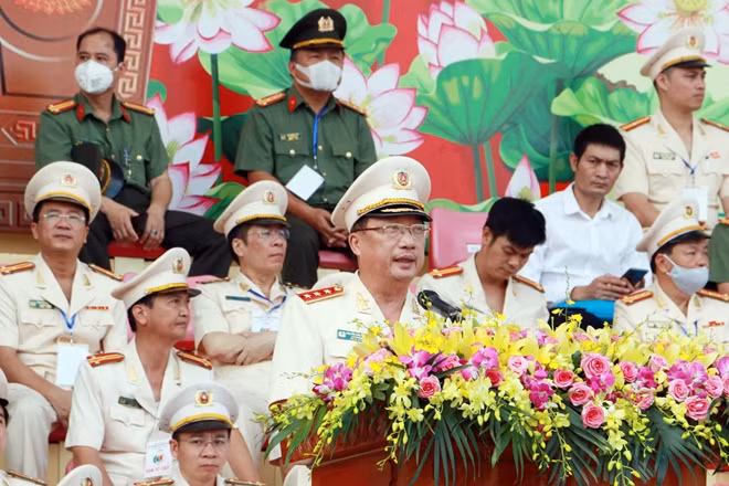Senior Lieutenant General Nguyen Van Thanh, Member of the Party Central Committee and Deputy Minister of Public Security speaking at the event.
