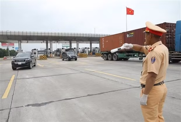 Traffic Police Department will launch a campaign from December 15 to ensure traffic safety and social order during the holidays and festivals (Source: VNA)