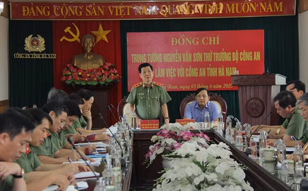 Deputy Minister Nguyen Van Son speaking at the event.