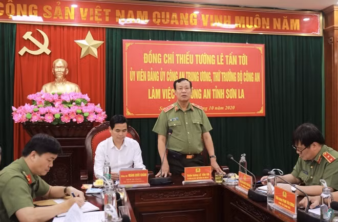 Major General Le Tan Toi, Deputy Minister of Public Security, speaking at the event.